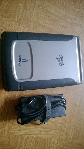 Iomega Super Dvd polttava asema, Malli: Iomega Super DVD Writer  DVDRW4216E20