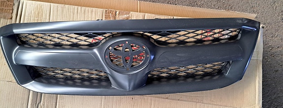 Toyota Hilux maski, jäähdyttimen säleikkö