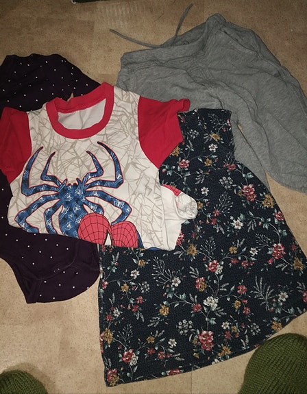Vaatepaketti 4 kpl bodyt, kollarit, Spider-t- paita