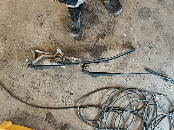 Peugeot 207 lasin pyyhkijän moottori ja vivusto