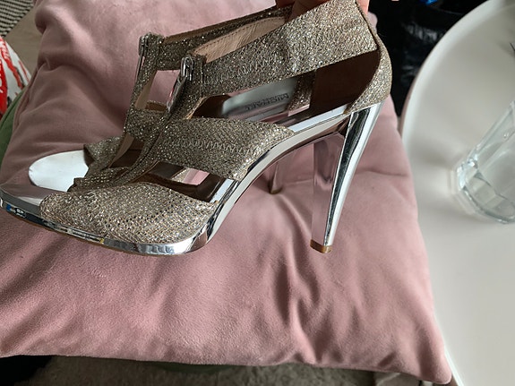 Michael Kors uudet, upeat hopeiset designer glitter-korkokengät