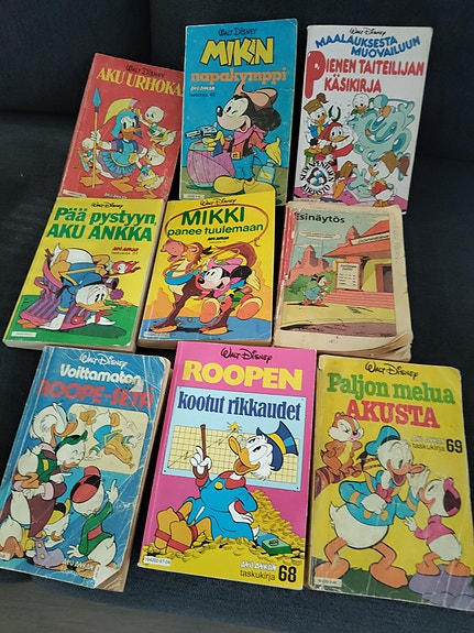 Vanhoja AKU - TASKAREITA ja AKU-lehtiä