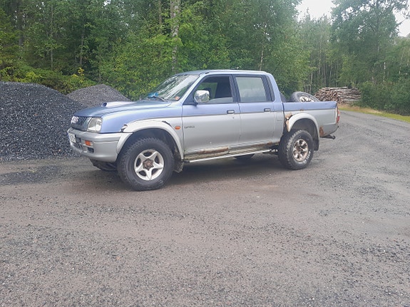 Mitsubishi L200 2.5tdi Varaosina