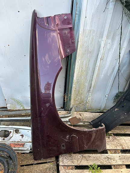 Volvo C70 mk1 oikeanpuolen etulokasuoja