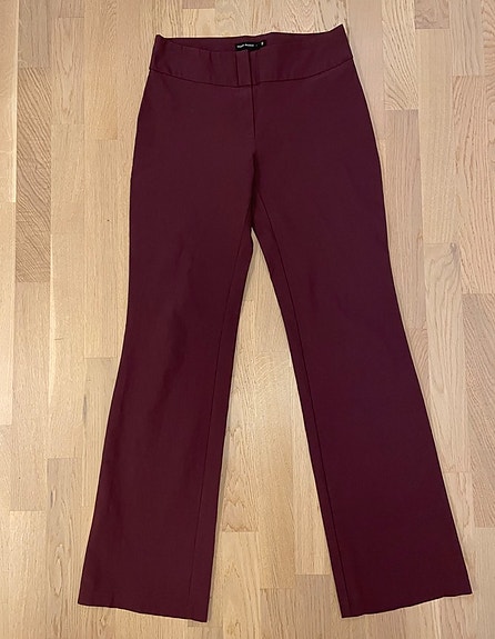 Myydään viininpunaiset Vero Moda-merkkiset housut, koko 40