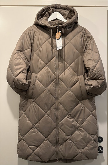 Uusi beige Noom tikkitakki koko34, 36 koon käyttäjälle