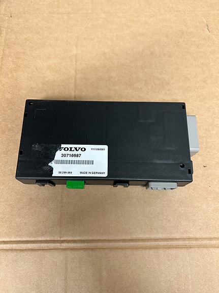 Volvo V70 mk3 vetokoukun ohjainyksikkö