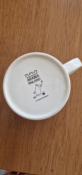 Iloinen perhe kannu