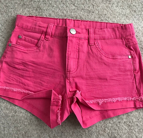 Pinkki shortsit 164cm