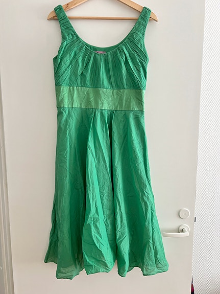 Vihreä mekko