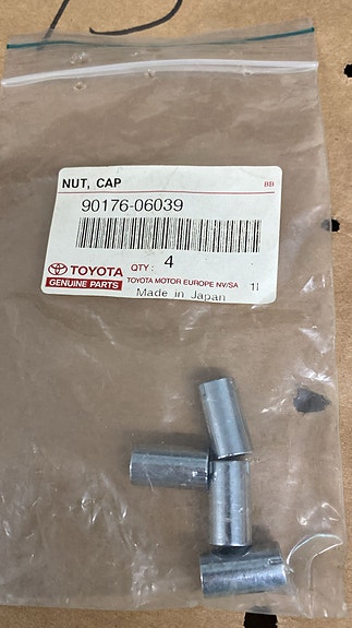 Toyota pitkä mutteri 90176-06039