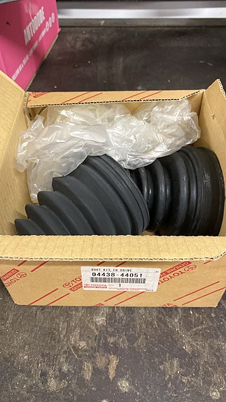 Toyota ulompi vetoakselin kumi 04438-44051