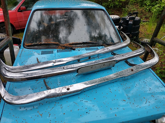 Toyota Corolla KE20 etupuskureita