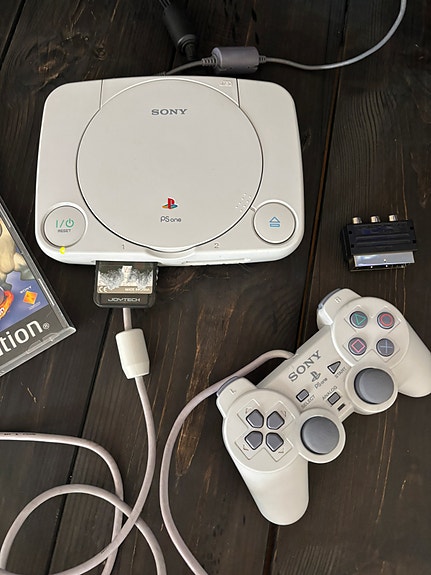 Ps1 konsoli & spyro peli