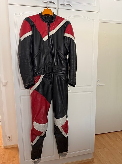 Sinisalo miesten moottoripyöräpuku XL/54 nahkaa, RETRO