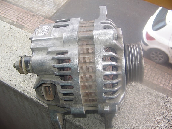 Auton laturi 80 A