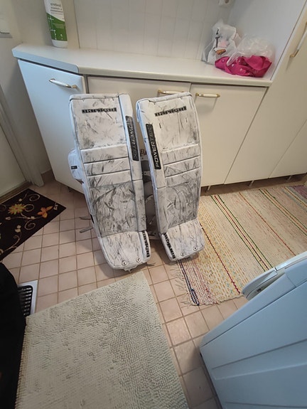 Myydään maalivahdin patjat ja lisäpolvisuojat!