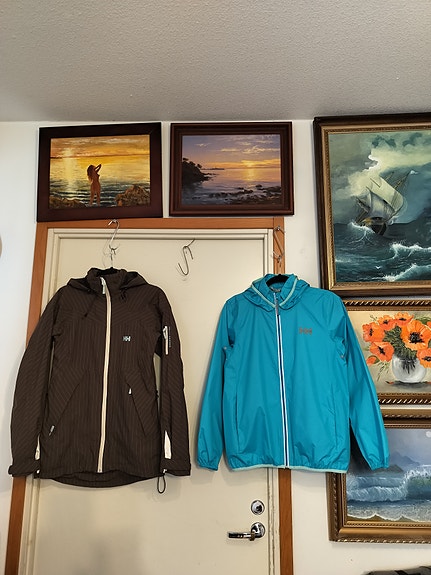 Helly Hansen välikausi takki 32-34, helly Hansen tuulitakki 152