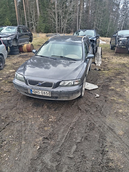 Volvo v70 mk2 D5 04 purkuna, automaatti