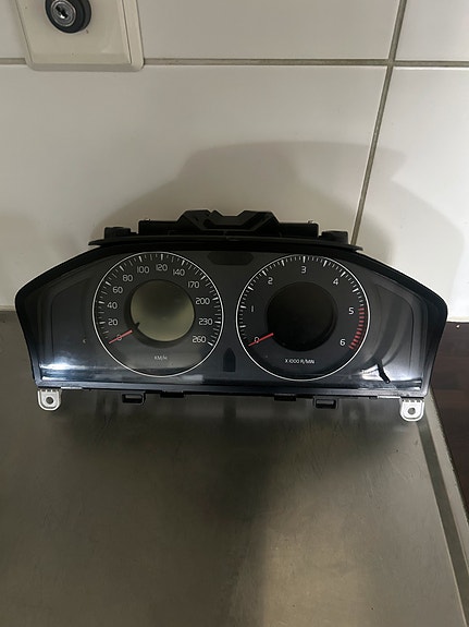 Volvo V70 mk3 mittaristo