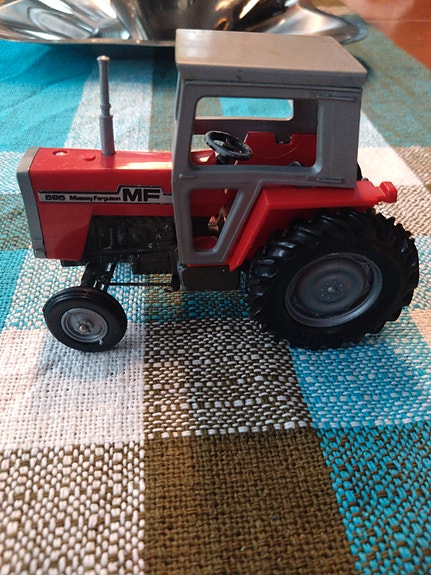 Britains traktori MF 595