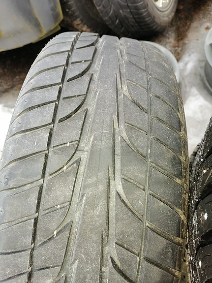 Renkaat 215/55-17