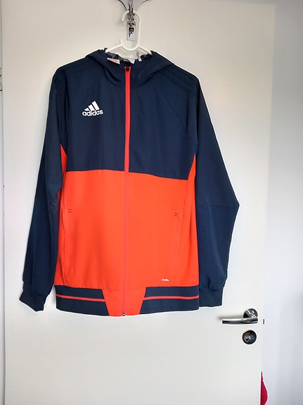 Poikien Adidas ulkoilutakki koko 176 cm