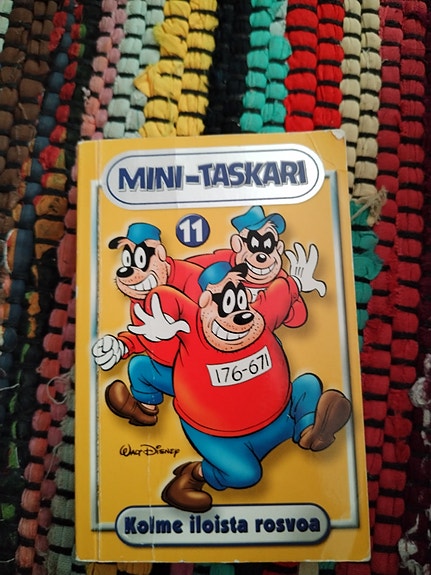 Aku Ankka Mini-taskari 11 kolme iloista rosvoa