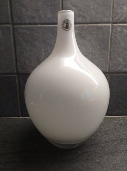 Valkoinen taidelasi maljakko Ikea Salong Design