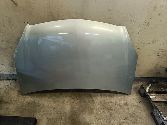 Opel Zafira b konepelti