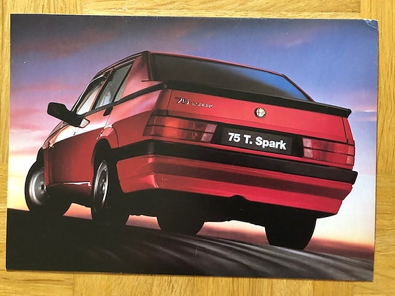 Postikortti / kuva Alfa Romeo 75 Twin Spark