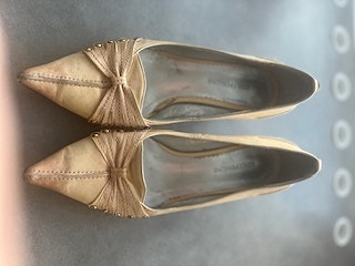 Naisten nahkaiset kiilakorkokengät beige koko 38 käyttämätön