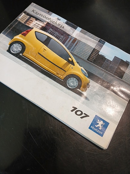 Peugeot 107 käyttöohjekirja