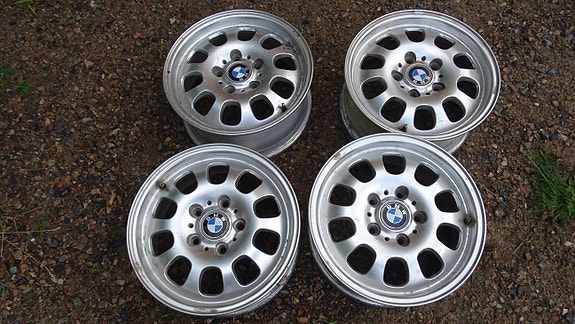 Alkuperäiset 15 tuuman BMW vanteet