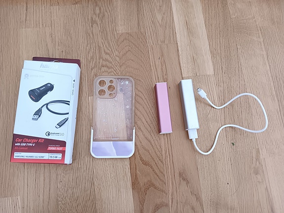 Laturit ja IPhone kuori