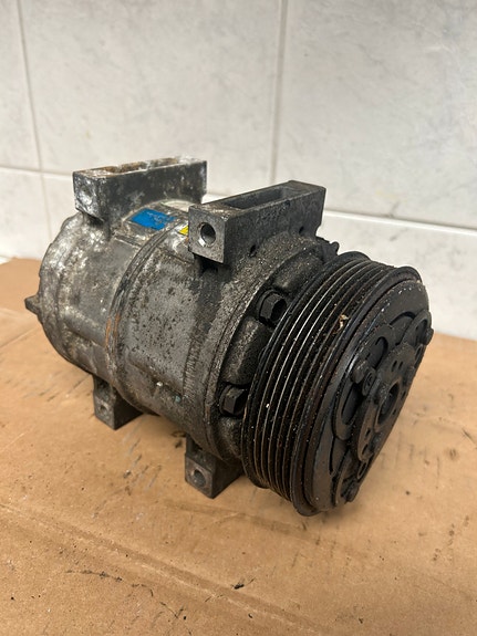 Volvo V40 T4 ilmastoinninkompressori