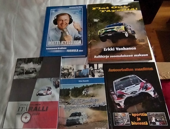 Myytävänä urheilu kirjoja