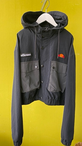 Ellesse takki 34 sekä t-paita 32