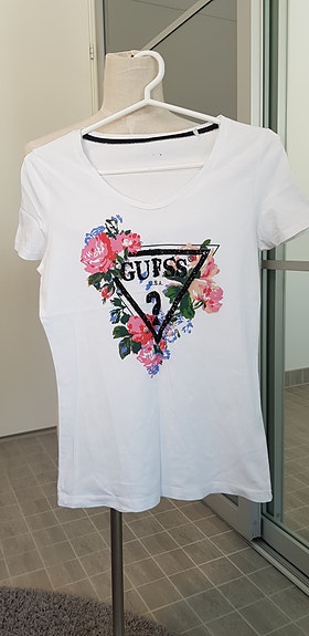 Guess t-paita