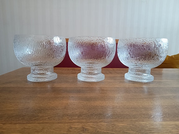 Isoja Kekkeri kulhoja