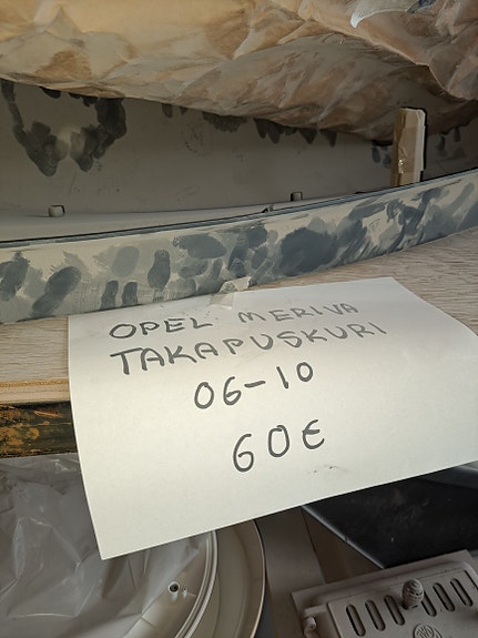 Opel merivan takapuskuri