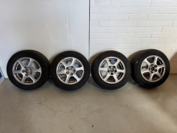 VW 15" Alumiinivanteet + 195 / 65 / 15 Kesärenkaat (121)