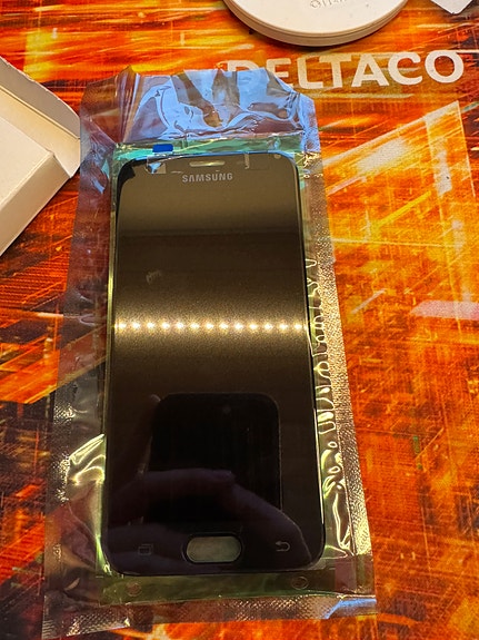 Samsung Galaxy J3 2017 näyttö musta