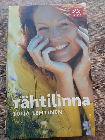 Tähtilinna -Tuija Lehtinen, pokkari