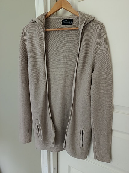 Beige hupullinen neuletakki S