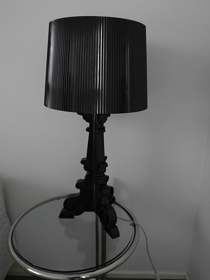Musta pöytävalaisin. Kork 72,5cm. Saatavilla 2 kpl. Hinta /kpl.