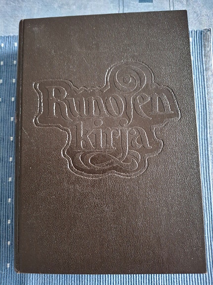 Runojen kirja, 4 vuosisataa suomal.runoutta