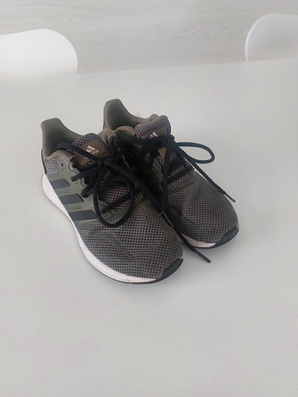 Adidas lenkkarit