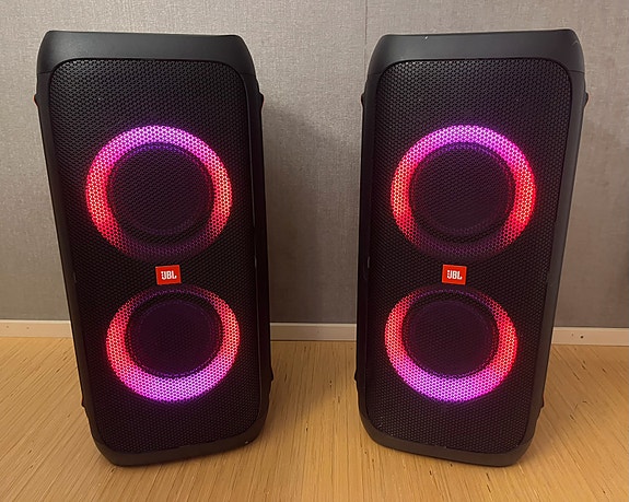JBL Partybox 310 + Langattomat Mikrofonit - Vuokrataan