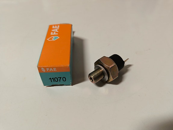FAE 11070 Öljynpainekytkin Volvo 240/260/740/760/780/940/960